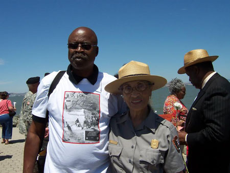 Betty Reid Soskin standing beside a survivor of the WWII explosion at Port Chicago Naval Magazine.